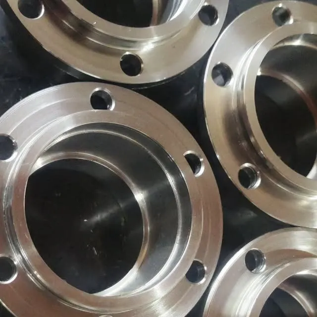 Flanges usinadas com furos de fixação